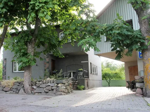 Kraavi Guest Hostel