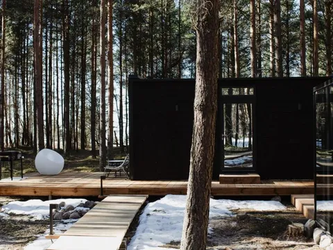 SÄRA peegelmaja saunaga